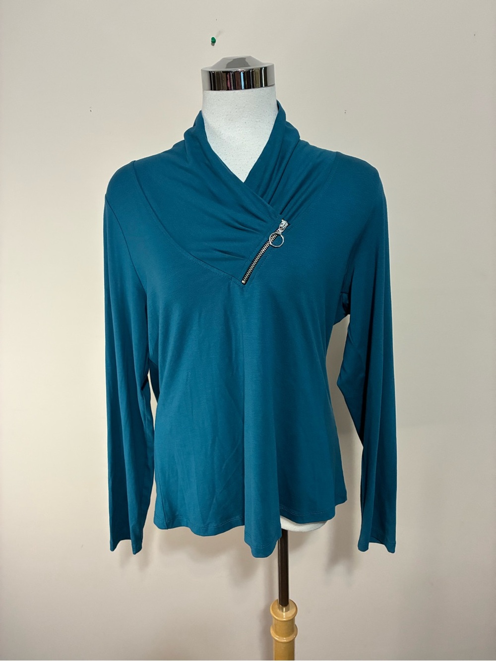 Maloka Women’s “Jonet” Long Sleeve Top With Asymmetric Zipper
